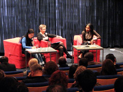 La conférence est doublée d'une traduction en chinois