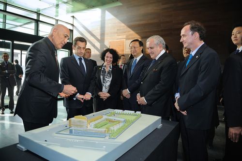 La maquette expliquée par l'architecte Serfaty