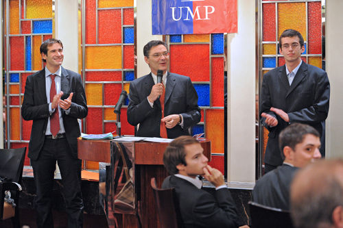 Patrick Devedjian répond aux questions