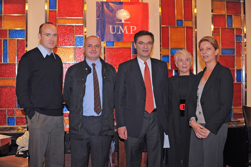 Patrick Devedjian et Jacques Jobard à sa droite, Président de l'UMP Pékin