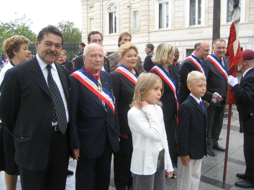 Cérémonie de dépôt de gerbe à l'Arc de Triomphe