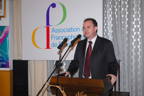 Au pupitre, j'appelle Robert del Picchia