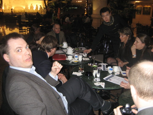 Autour d'un thé, évocation de la situation des français d'Asie du Nord