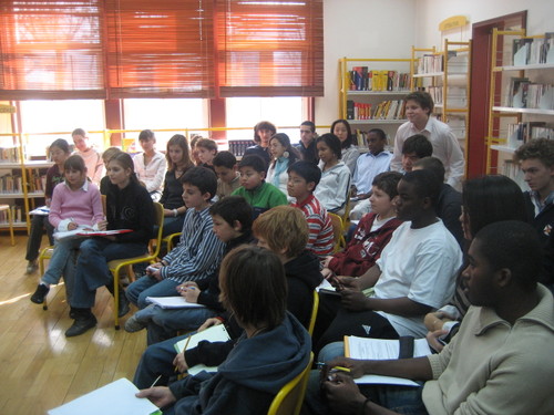 Des élèves qui se prennent au jeu